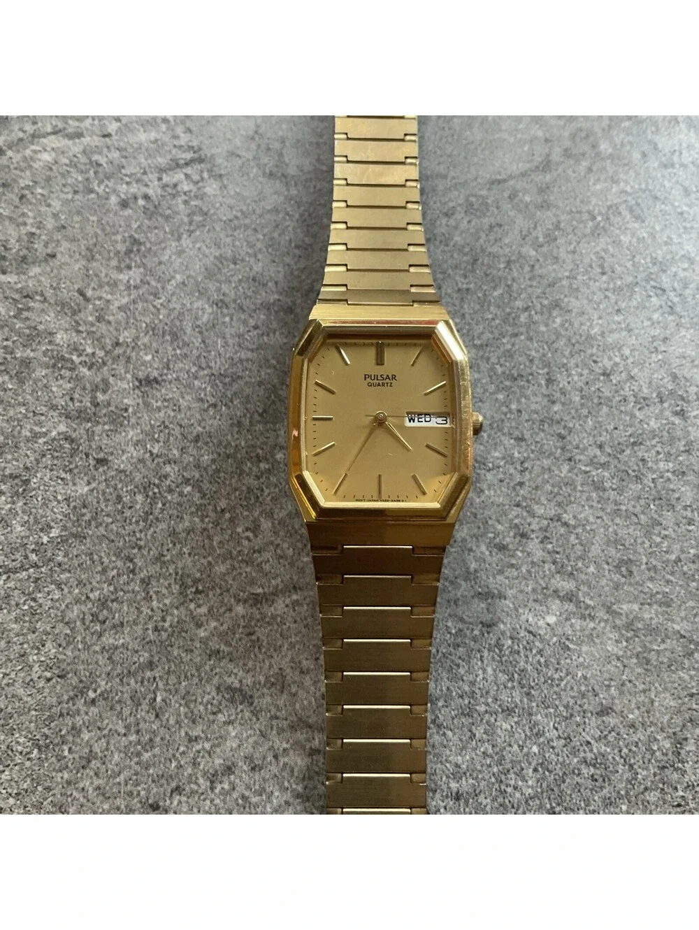 Vintage Pulsar Watch V533-5A70 28mm Gold Tone Rectangle Tank Day/Date Dial A5